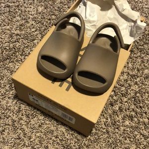 Yeezy slides infant